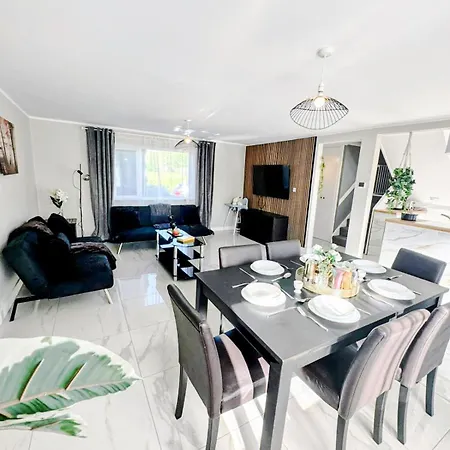 Home, But Better - Up To 11 Guests - Family & Contractor *