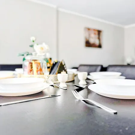 Home, But Better - Up To 11 Guests - Family & Contractor