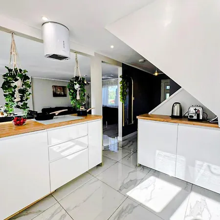 Home, But Better - Up To 11 Guests - Family & Contractor Tatil Evi