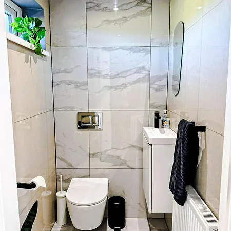 Home, But Better - Up To 11 Guests - Family & Contractor Ormesby
